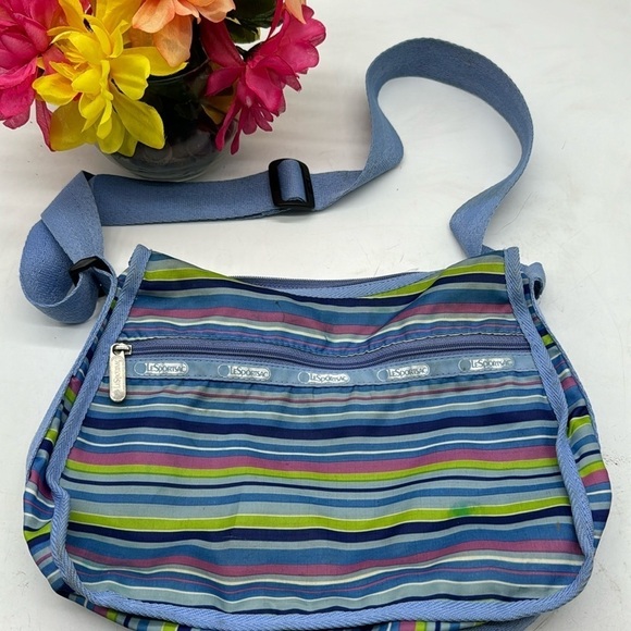 Lesportsac blue multi colored vintage nylon crossbody bag MCB5186M - Picture 1 of 10